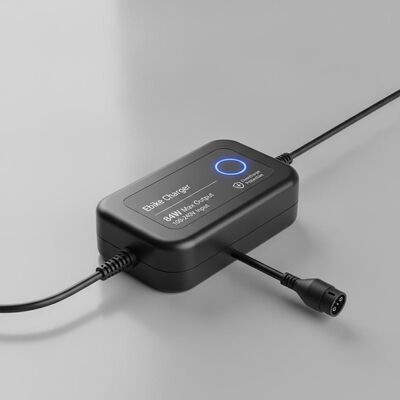 최대 출력 전력 84W 및 100-240V 넓은 입력 전압과 과부하 보호 기능을 갖춘 에바이크 배터리 충전기
